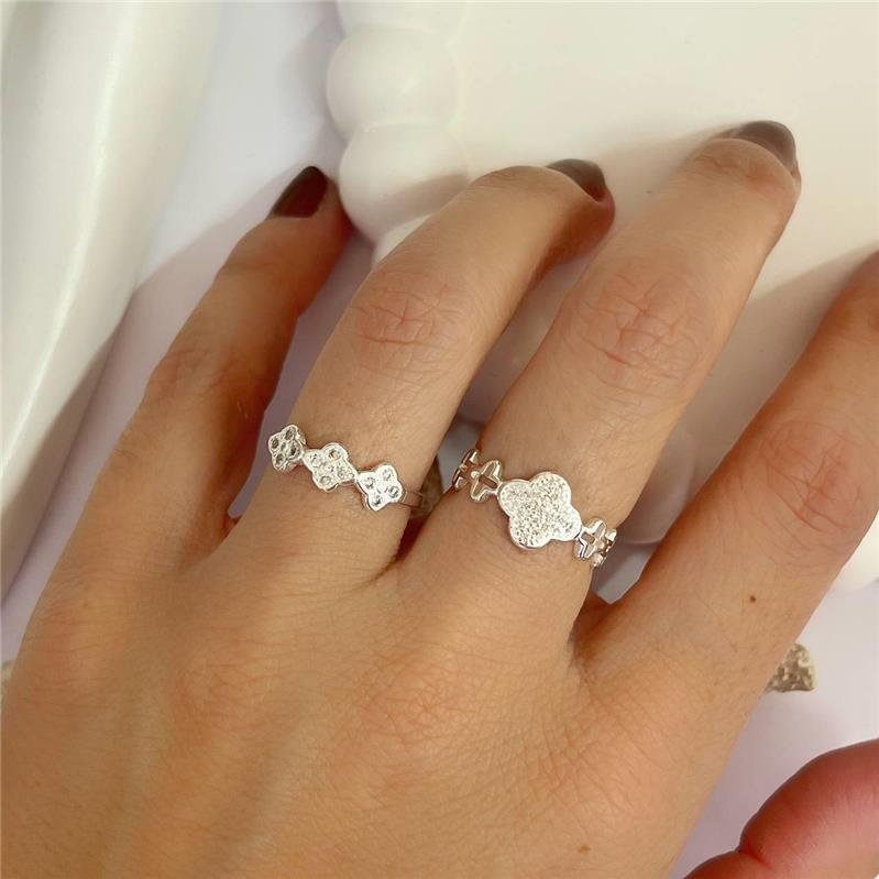 ANEL EM PRATA 925 3 TREVOS CRAVEJADOS COM ZIRCÔNIAS 