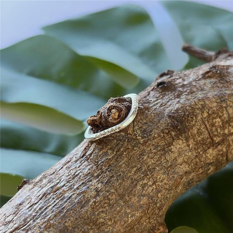 ANEL EM PRATA 925 ONDULADO INTERCALADO MICROZIRCÔNIAS