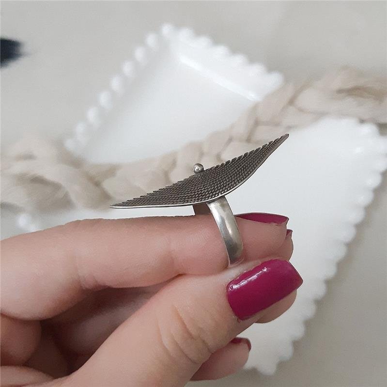 ANEL GRANDE PRATA 925 LINHAS LOSANGO