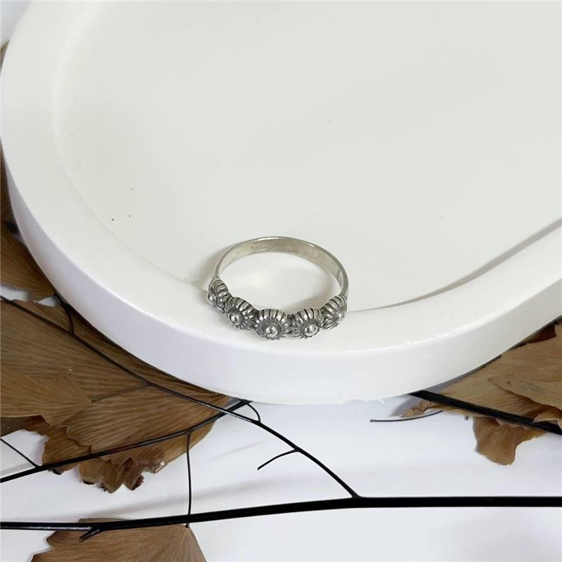 ANEL PRATA 925 5 FLORZINHAS EM CIMA