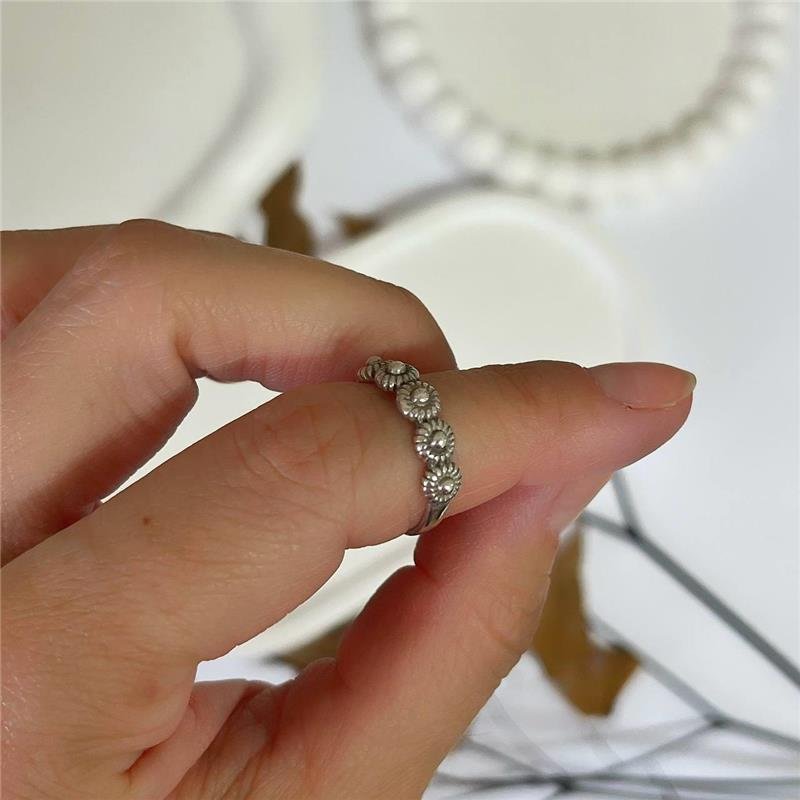 ANEL PRATA 925 5 FLORZINHAS EM CIMA