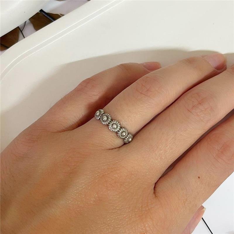 ANEL PRATA 925 5 FLORZINHAS EM CIMA