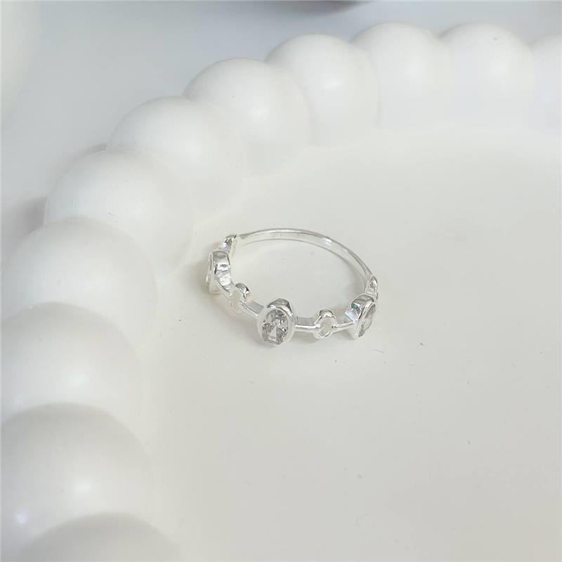 ANEL PRATA 925 ALIANCINHA TRÊS ZIRCÔNIAS OVAIS CRAVEJADAS