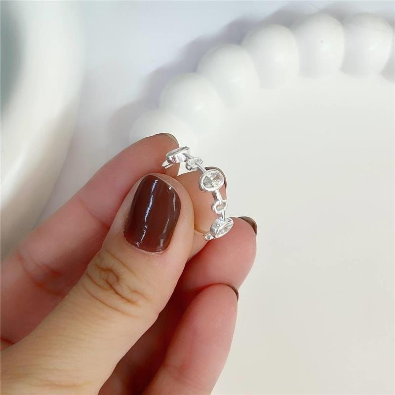 ANEL PRATA 925 ALIANCINHA TRÊS ZIRCÔNIAS OVAIS CRAVEJADAS