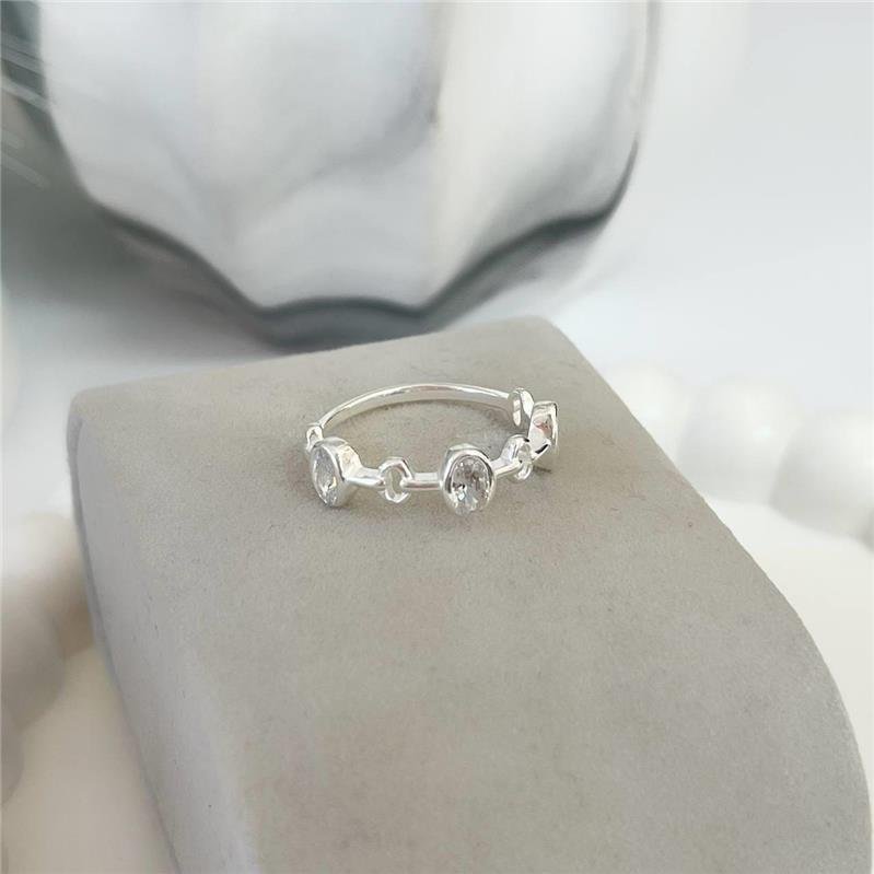 ANEL PRATA 925 ALIANCINHA TRÊS ZIRCÔNIAS OVAIS CRAVEJADAS