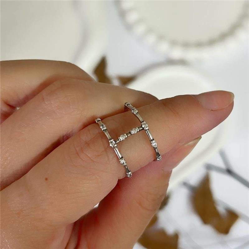 ANEL PRATA 925 ARO DUPLO LINHA NO MEIO ZIRCÔNIAS CRAVEJADAS 