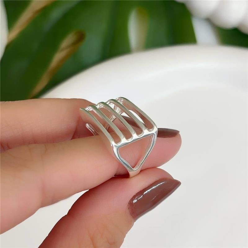 ANEL PRATA 925 BASE RETANGULAR COM LINHAS VAZADAS