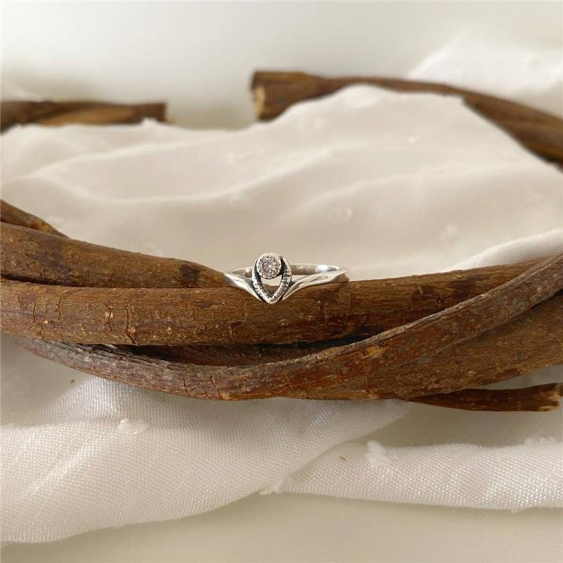 ANEL PRATA 925 BICO GOTA COM PEDRA