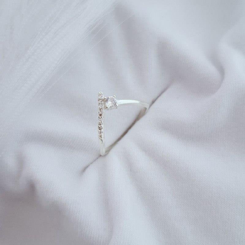 ANEL PRATA 925 BICO TRABALHADO COM ZIRCÔNIAS