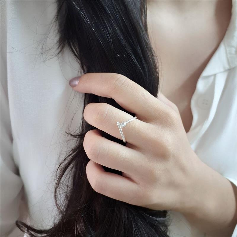 ANEL PRATA 925 BICO TRABALHADO COM ZIRCÔNIAS