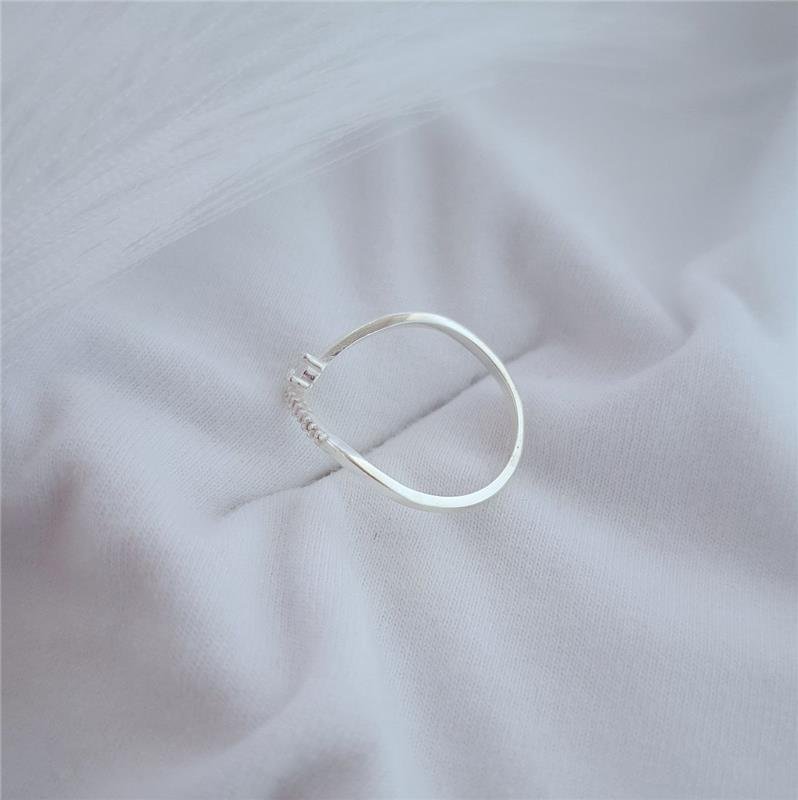 ANEL PRATA 925 BICO TRABALHADO COM ZIRCÔNIAS