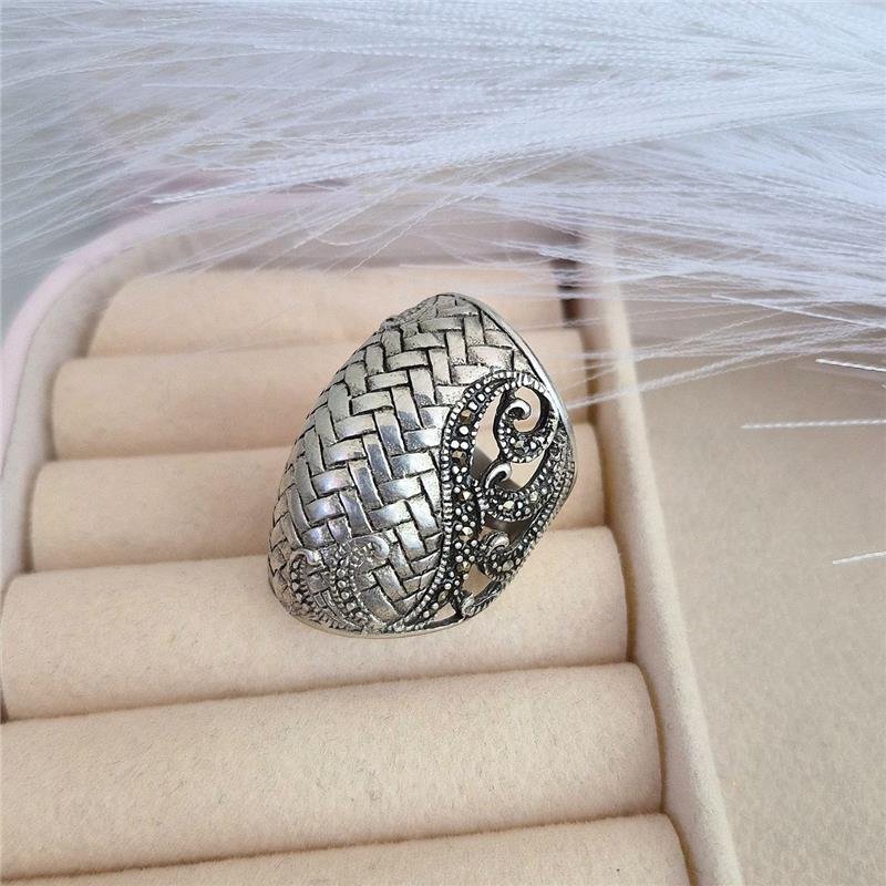 ANEL PRATA 925 ESCUDO ABAULADO CRAVEJADO