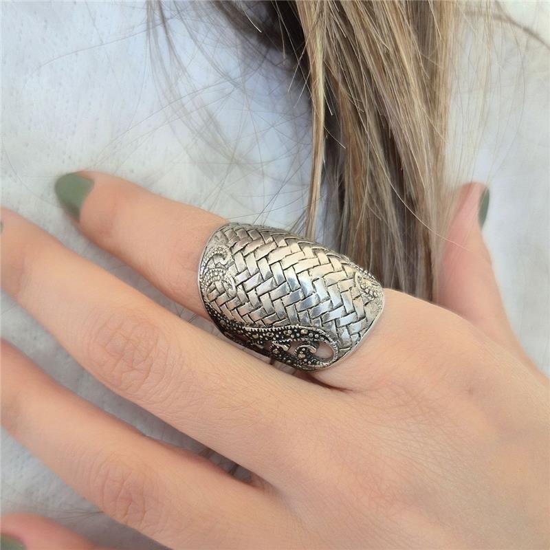 ANEL PRATA 925 ESCUDO ABAULADO CRAVEJADO