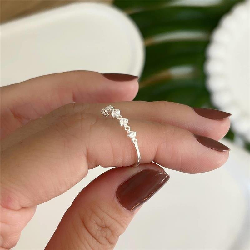 ANEL PRATA 925 FINO COM DETALHES ENTRE ZIRCÔNIAS