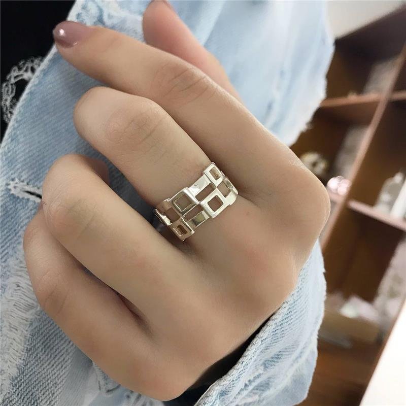 ANEL PRATA 925 GEOMÉTRICO QUADRADOS VAZADOS