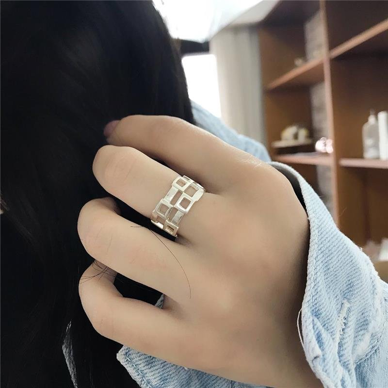 ANEL PRATA 925 GEOMÉTRICO QUADRADOS VAZADOS