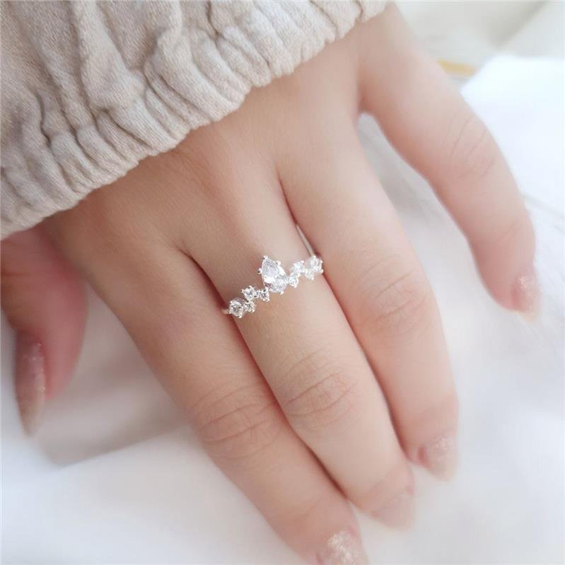 ANEL PRATA 925 GOTA ZIRCÔNIA DETALHES ZIRCÔNIAS LATERAIS