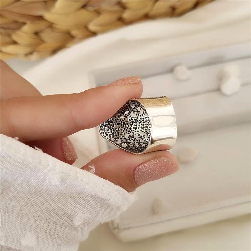 ANEL PRATA 925 GRANDE CENTRO CRAVEJADO LATERAIS TRABALHADAS