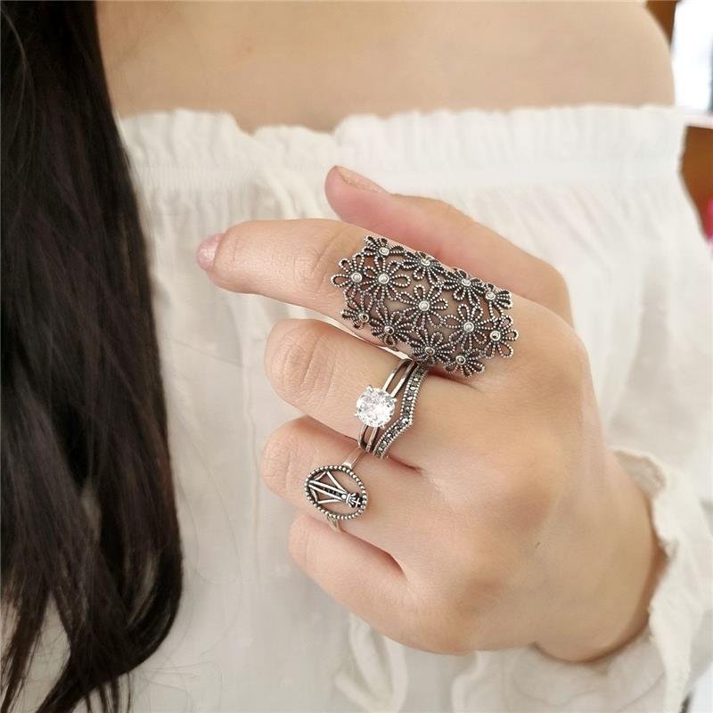 ANEL PRATA 925 GRANDE DE FLORES COM MIOLO CRAVEJADO