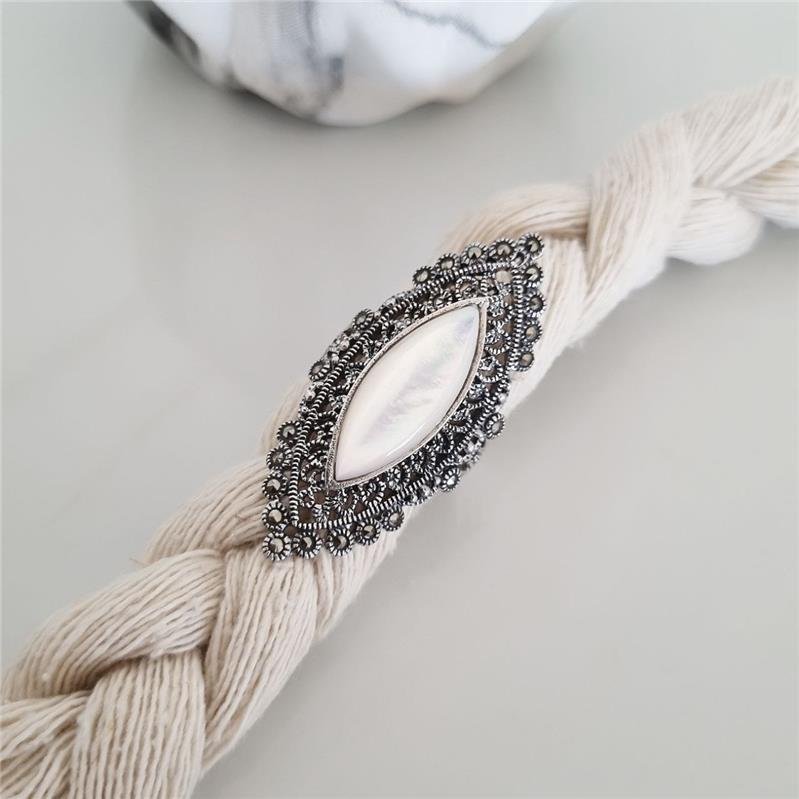 ANEL PRATA 925 GRANDE TRABALHADO MADRE PÉROLA NAVETE