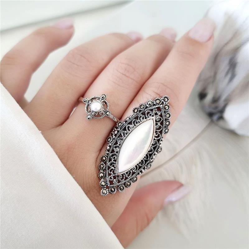 ANEL PRATA 925 GRANDE TRABALHADO MADRE PÉROLA NAVETE