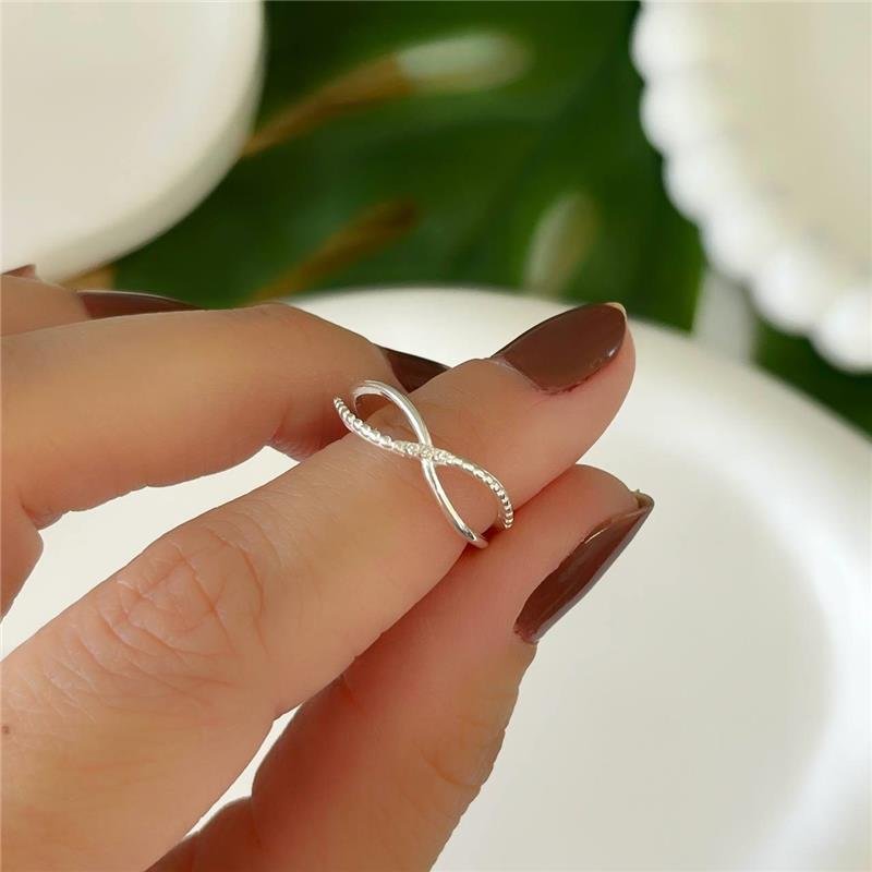 ANEL PRATA 925 INFINITO COM MICROZIRCÔNIAS CRAVEJADAS CENTRO