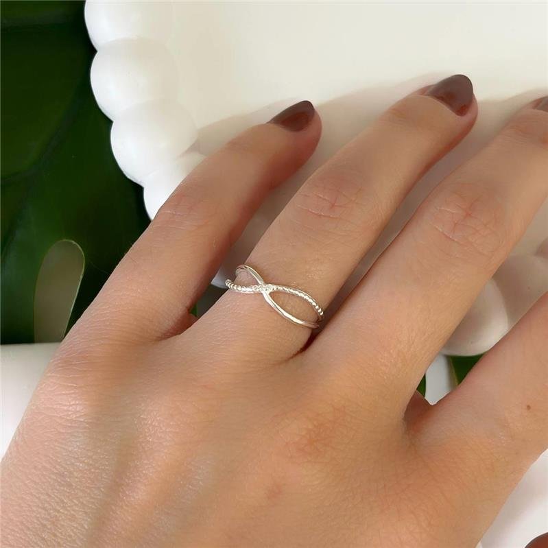 ANEL PRATA 925 INFINITO COM MICROZIRCÔNIAS CRAVEJADAS CENTRO