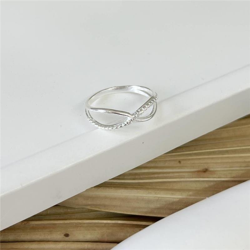 ANEL PRATA 925 INFINITO COM MICROZIRCÔNIAS CRAVEJADAS CENTRO