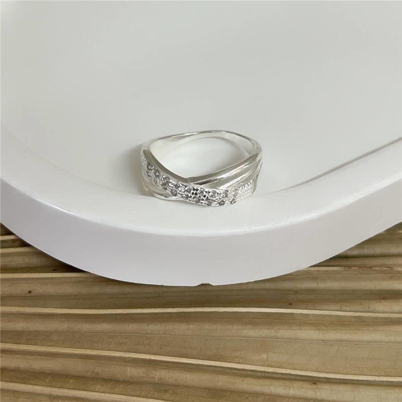 ANEL PRATA 925 LINHAS CRUZADAS CRAVEJADA MICROZIRCÔNIAS