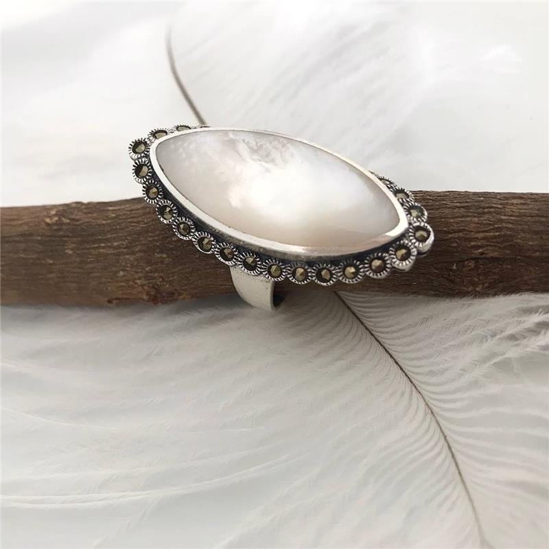 ANEL PRATA 925 MADRE PÉROLA AMENDOADO