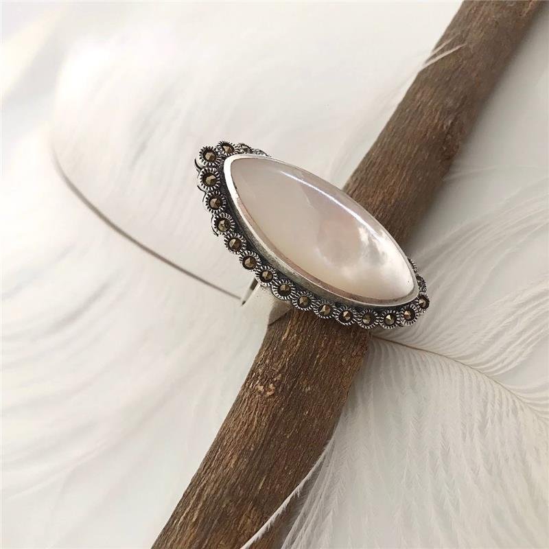 ANEL PRATA 925 MADRE PÉROLA AMENDOADO