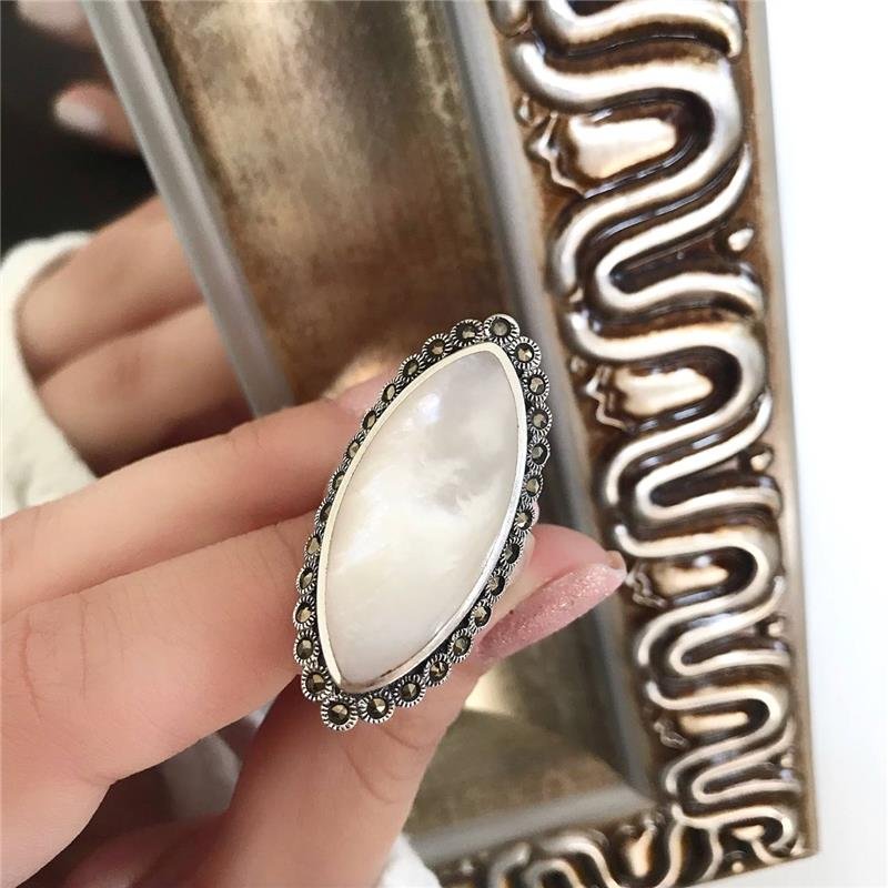 ANEL PRATA 925 MADRE PÉROLA AMENDOADO