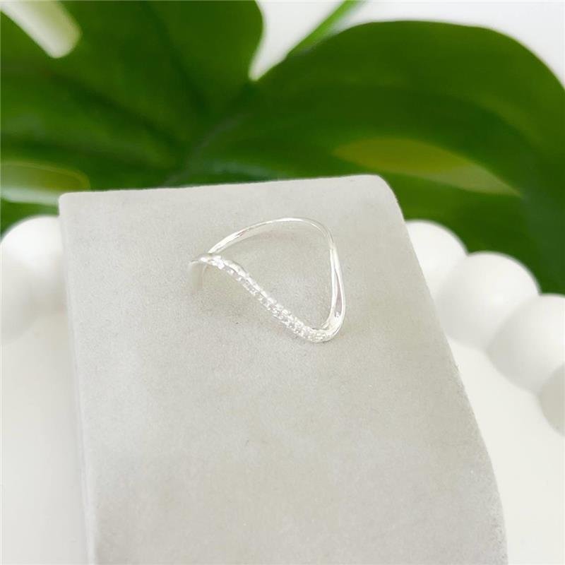 ANEL PRATA 925 MINIMALISTA ONDA MICROZIRCÔNIAS CRAVEJADAS