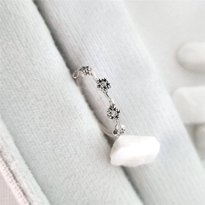 ANEL PRATA 925 ONDULADO COM FLORES CRAVEJADA