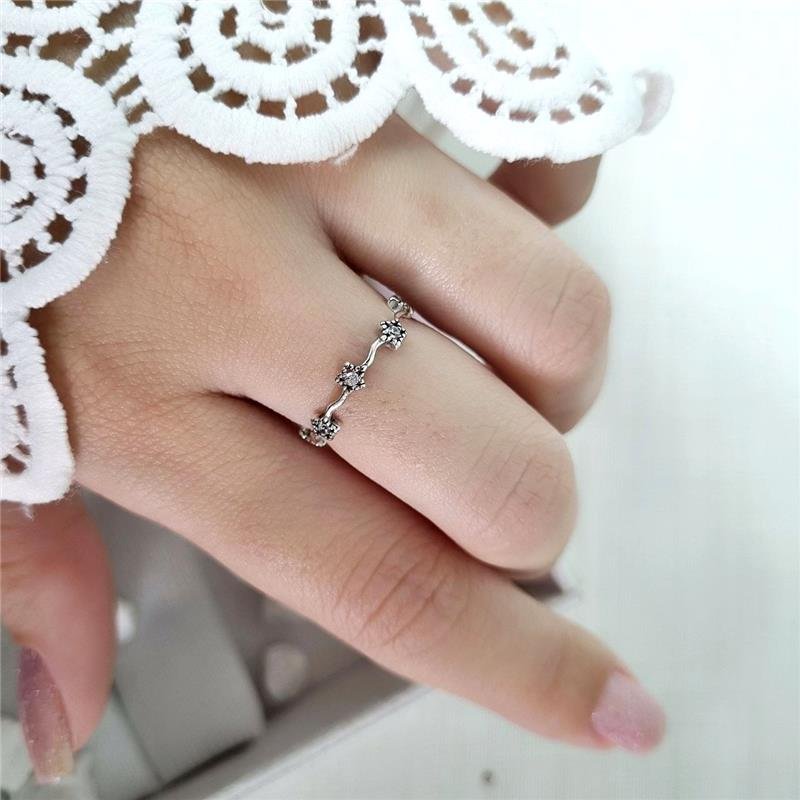 ANEL PRATA 925 ONDULADO COM FLORES CRAVEJADA