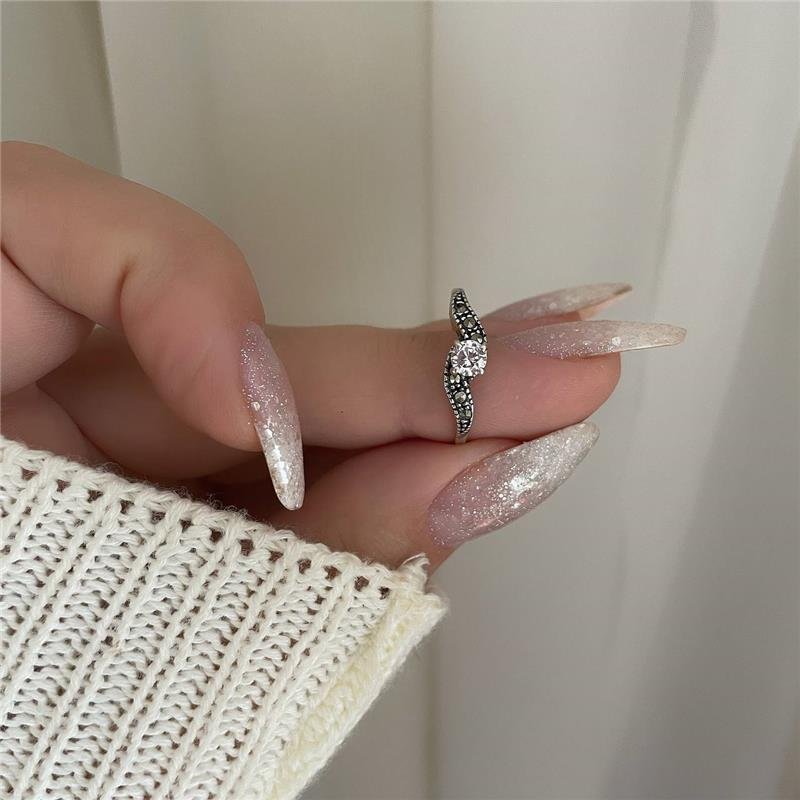 ANEL PRATA 925 SOLITÁRIO ONDULADO COM PEDRAS