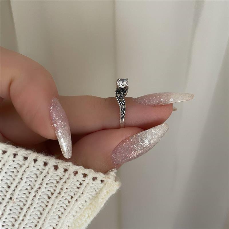 ANEL PRATA 925 SOLITÁRIO ONDULADO COM PEDRAS