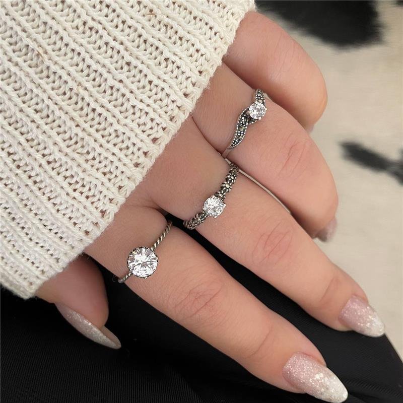 ANEL PRATA 925 SOLITÁRIO ONDULADO COM PEDRAS