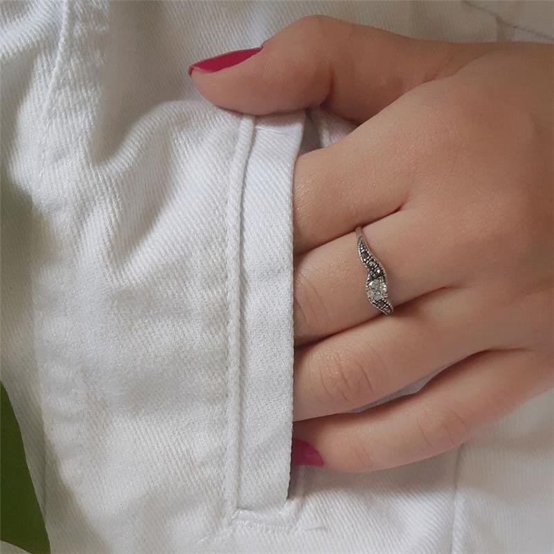 ANEL PRATA 925 SOLITÁRIO ONDULADO COM PEDRAS