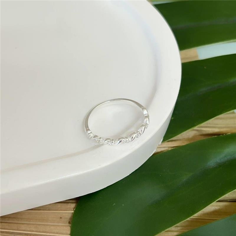 ANEL PRATA 925 ONDULADO MICROZIRCÔNIAS CRAVEJADAS