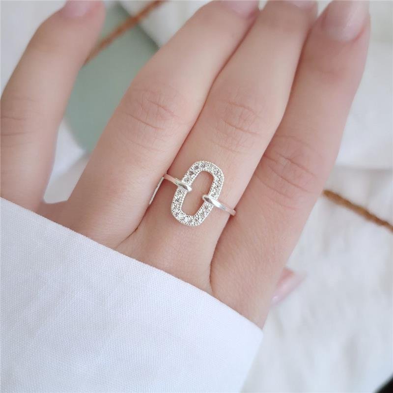 ANEL PRATA 925 OVAL CRAVEJADO COM ZIRCONIAS