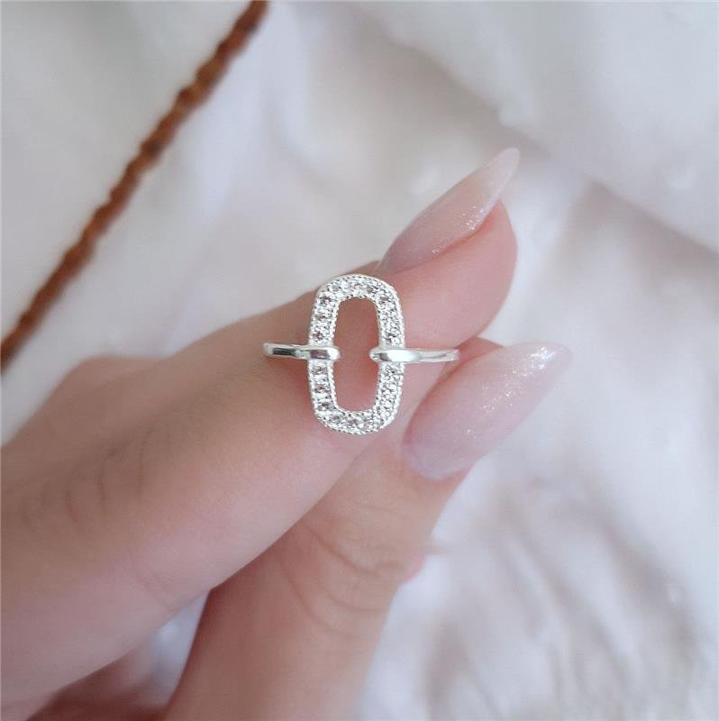 ANEL PRATA 925 OVAL CRAVEJADO COM ZIRCONIAS