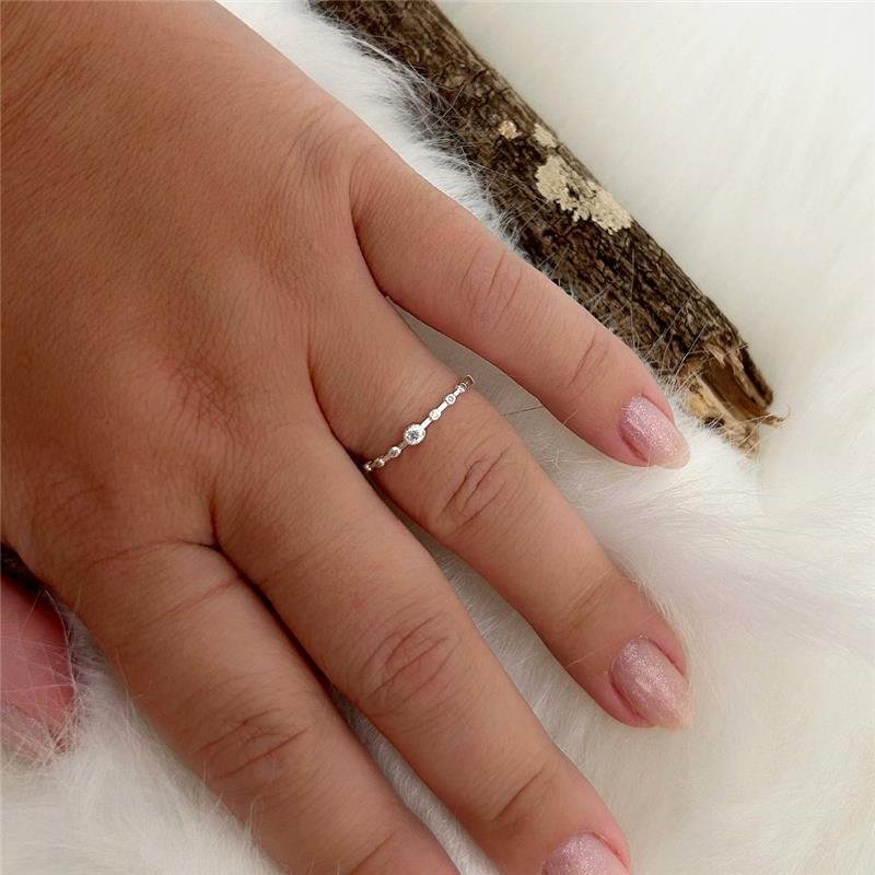 ANEL PRATA 925 PONTO LUZ COM PEDRA LATERAIS