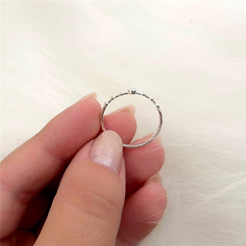 ANEL PRATA 925 PONTO LUZ COM PEDRA LATERAIS