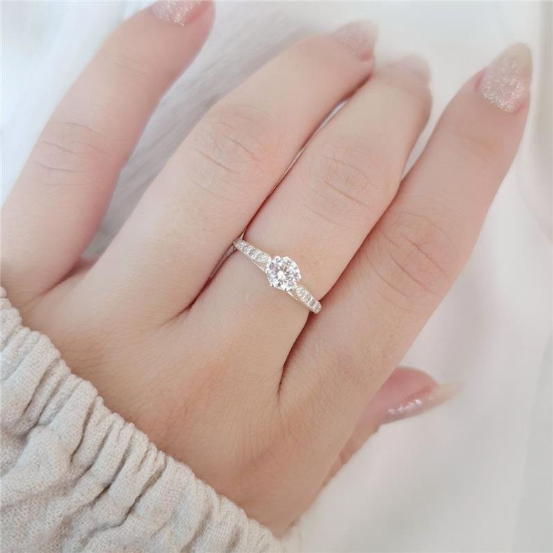 ANEL PRATA 925 SOLITÁRIO 4 MM MICRO ZIRCÔNIAS LATERAIS