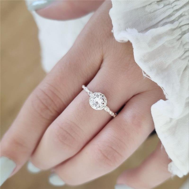 ANEL PRATA 925 SOLITÁRIO CÍRCULO CRAVEJADO E LATERAIS