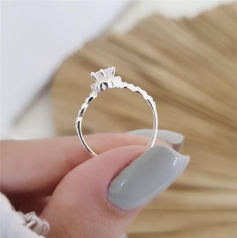 ANEL PRATA 925 SOLITÁRIO CÍRCULO CRAVEJADO E LATERAIS