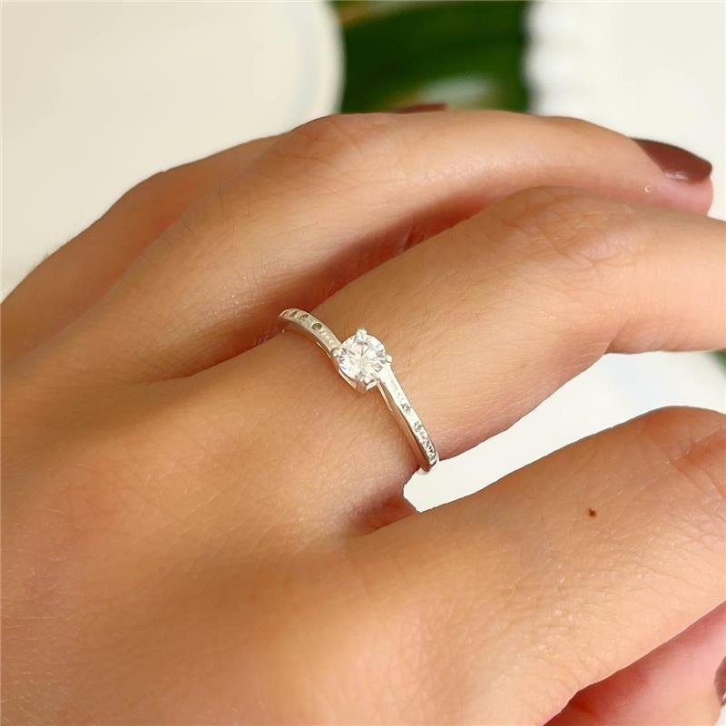 ANEL PRATA 925 SOLITÁRIO COM ZIRCÔNIA E MICROZIRCÔNIAS CRAVEJADAS 