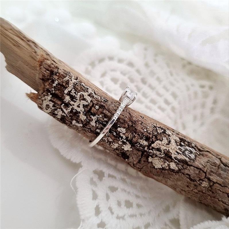 ANEL PRATA 925 SOLITÁRIO LATERAIS CRAVEJADA