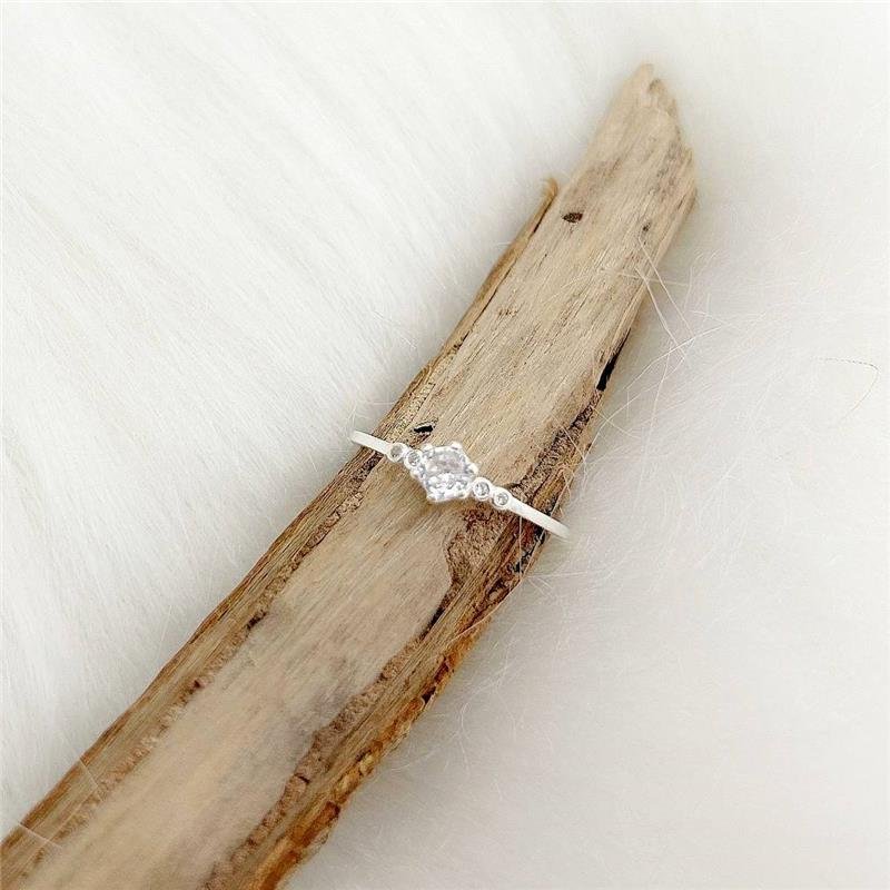 ANEL PRATA 925 SOLITÁRIO LATERAIS CRAVEJADA